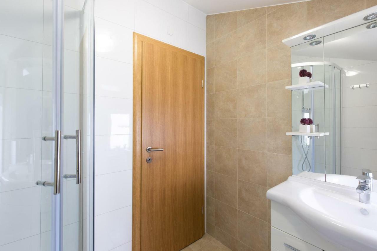 מאלינסקה Apartments Nino מראה חיצוני תמונה