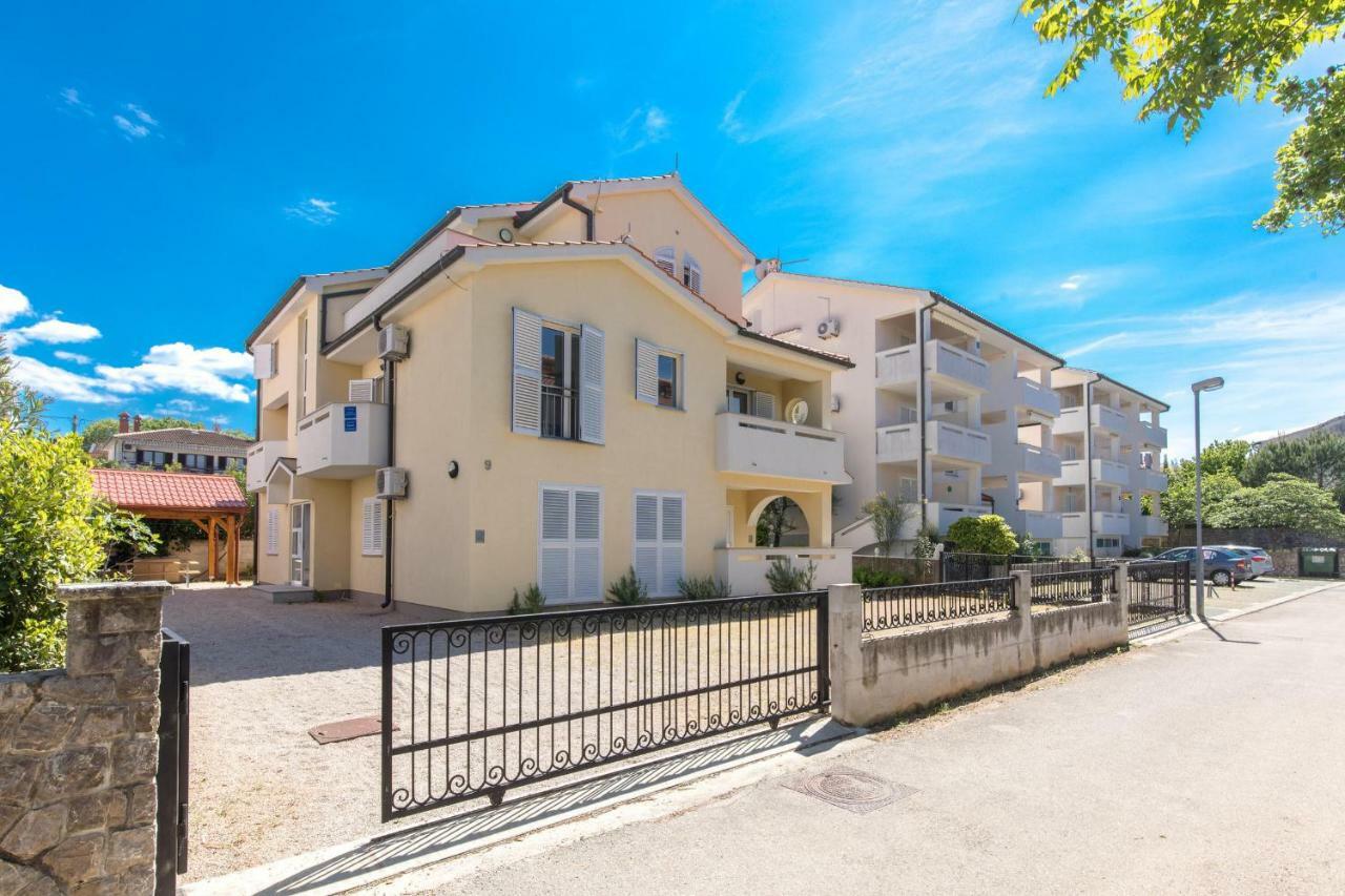 מאלינסקה Apartments Nino מראה חיצוני תמונה