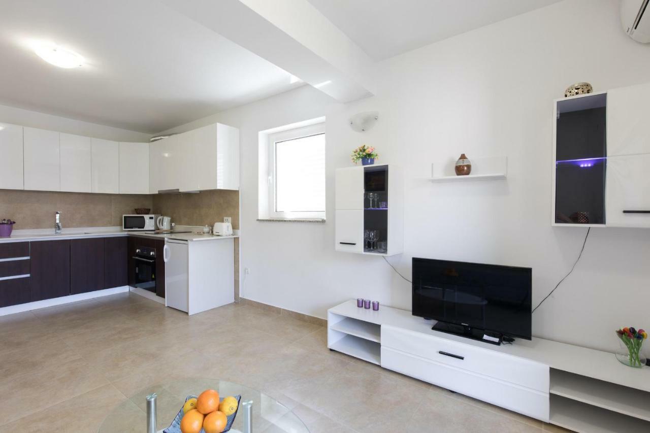 מאלינסקה Apartments Nino מראה חיצוני תמונה