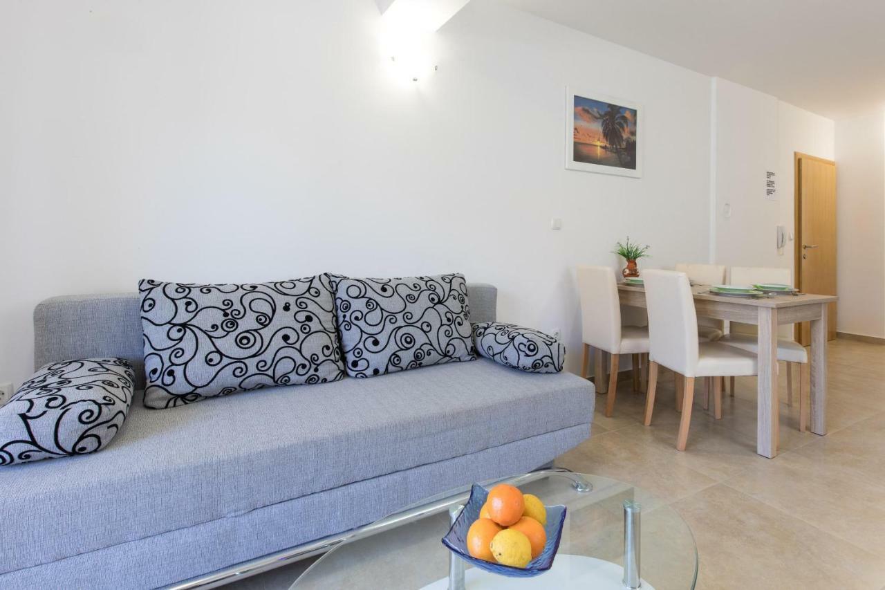 מאלינסקה Apartments Nino מראה חיצוני תמונה