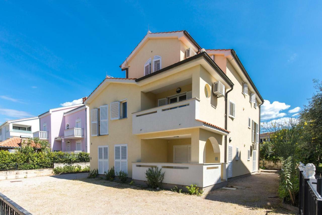 מאלינסקה Apartments Nino מראה חיצוני תמונה
