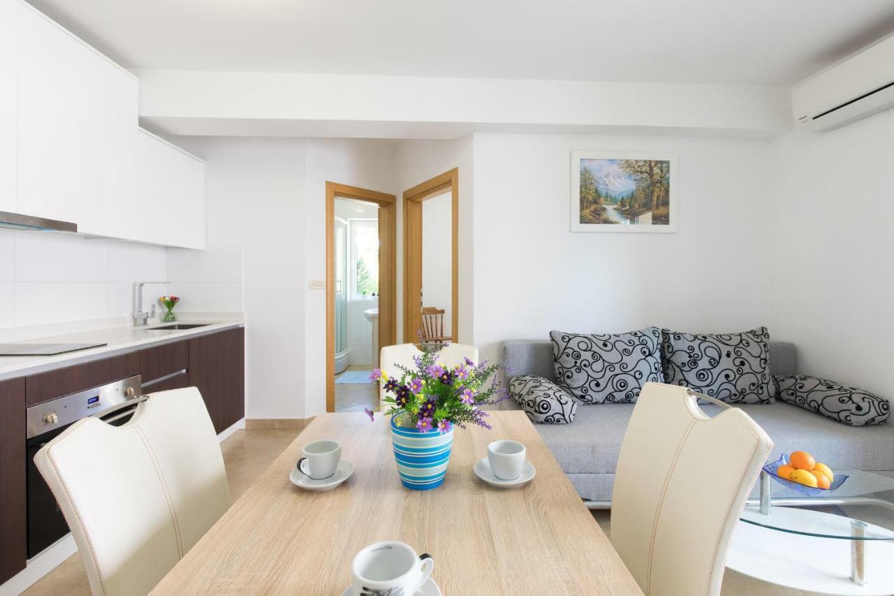 מאלינסקה Apartments Nino מראה חיצוני תמונה