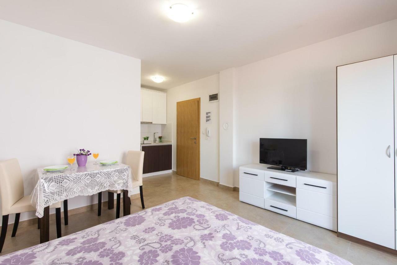 מאלינסקה Apartments Nino מראה חיצוני תמונה