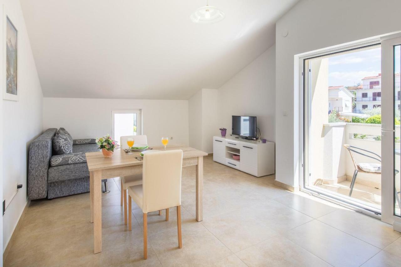 מאלינסקה Apartments Nino מראה חיצוני תמונה