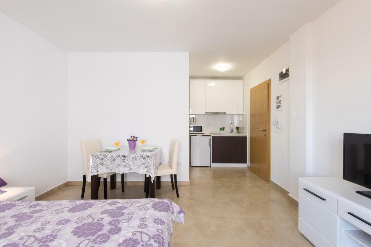 מאלינסקה Apartments Nino מראה חיצוני תמונה
