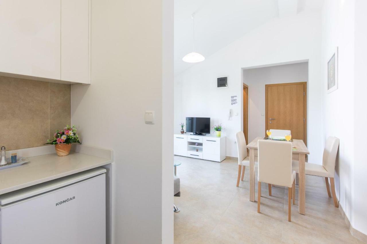 מאלינסקה Apartments Nino מראה חיצוני תמונה