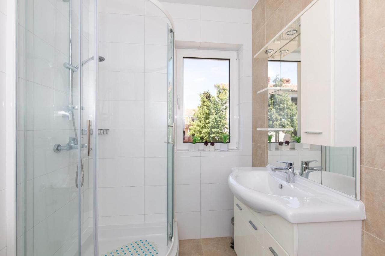 מאלינסקה Apartments Nino מראה חיצוני תמונה
